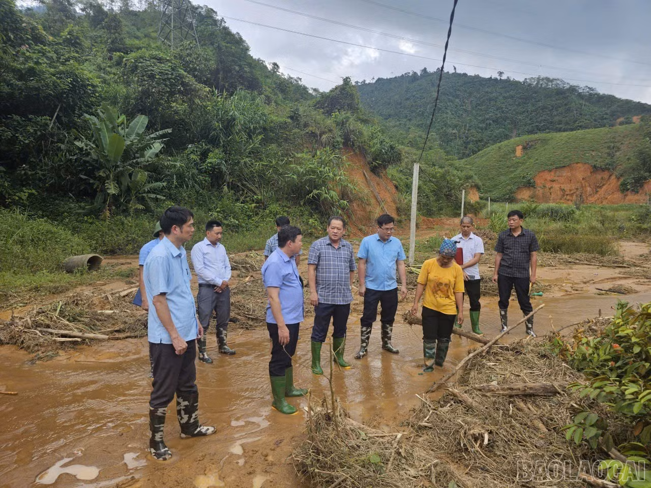 Phó Chủ tịch HĐND tỉnh Lý Bình Minh kiểm tra công tác khắc phục hậu quả thiên tai.