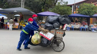 Tất bật thu gom rác sinh hoạt sau dịp Tết