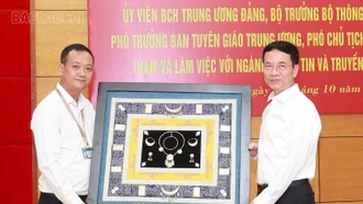 Bộ Trưởng Bộ Thông tin và Truyền thông làm việc với ngành thông tin và truyền thông tỉnh Lào Cai