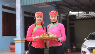 "Giữ lửa" nghề làm cơm lam của người Giáy thôn Ún Tà