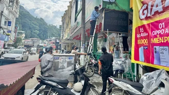 Phường Sa Pa lập lại trật tự hành lang, vỉa hè trên các tuyến phố trung tâm