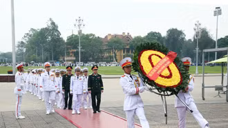 Quân chủng Hải quân báo công dâng Bác nhân kỷ niệm 70 năm Ngày thành lập Hải quân nhân dân Việt Nam