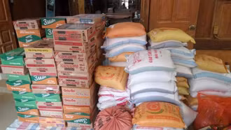 Bà con vùng lũ Bảo Yên, Bắc Hà chung tay ủng hộ đồng bào miền Trung