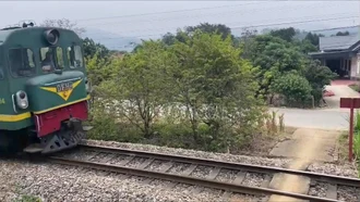 Hiến đất mở đường, bảo đảm an toàn và sinh kế lâu dài