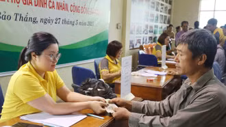 Chi trả tiền dịch vụ môi trường rừng cho 422 hộ dân xã Phong Niên