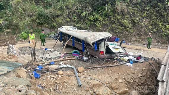 Thường trực Tỉnh ủy, UBND tỉnh Lào Cai chỉ đạo khẩn trương khắc phục hậu quả vụ tai nạn giao thông đặc biệt nghiêm trọng xảy ra tại xã Phình Hồ