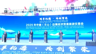 Đoàn công tác tỉnh Lào Cai dự Hội chợ Kinh tế - Thương mại - Du lịch Biên giới Việt – Trung và thăm Nhà lưu niệm Chủ tịch Hồ Chí Minh