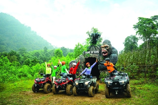 Khám phá rừng lim ở Tân Hóa.