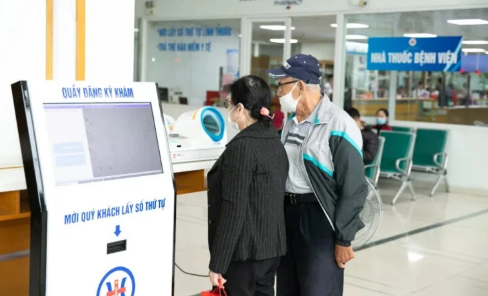 Quầy đăng ký khám tự động tại BV Hải Phòng.