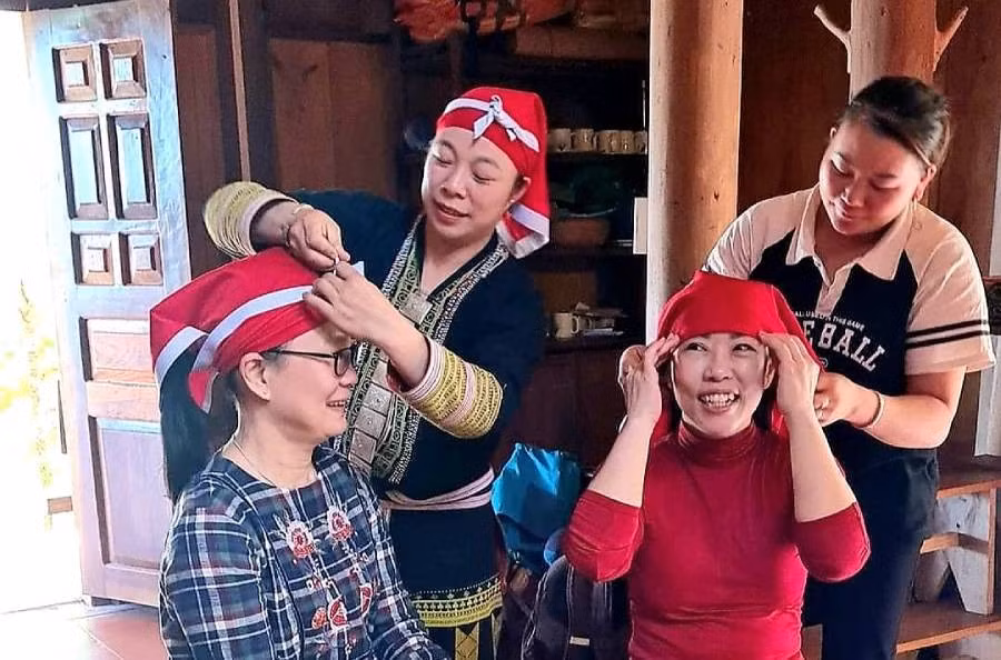 du-khach-trai-nghiem-nhung-net-van-hoa-doc-dao-cua-nguoi-dao-do.jpg