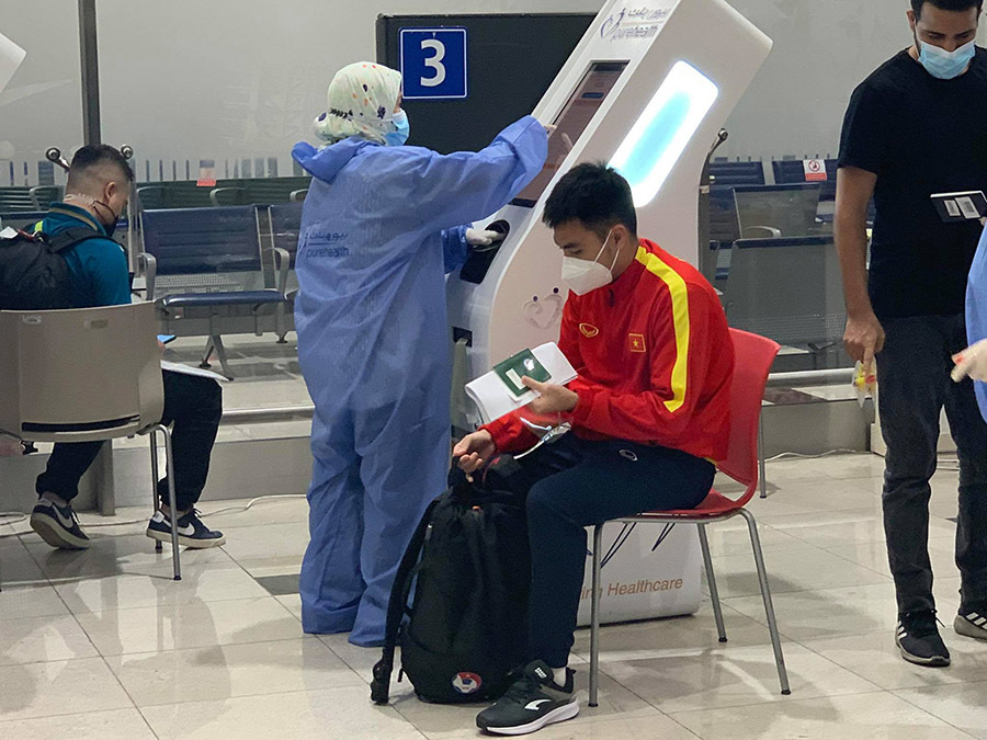 Tuyển Việt Nam đổ bộ UAE, sẵn sàng đấu Trung Quốc ảnh 4 Tuyển Việt Nam đổ bộ UAE, sẵn sàng đấu Trung Quốc