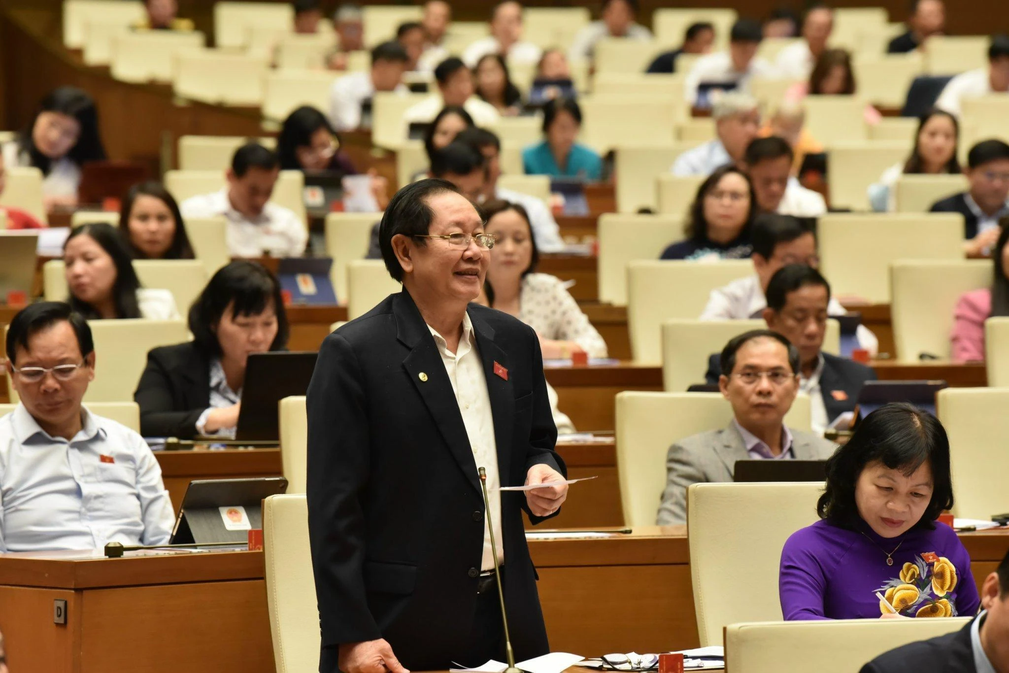 Nỗi niềm chứng chỉ và câu trả lời của 2 Bộ trưởng Nội vụ