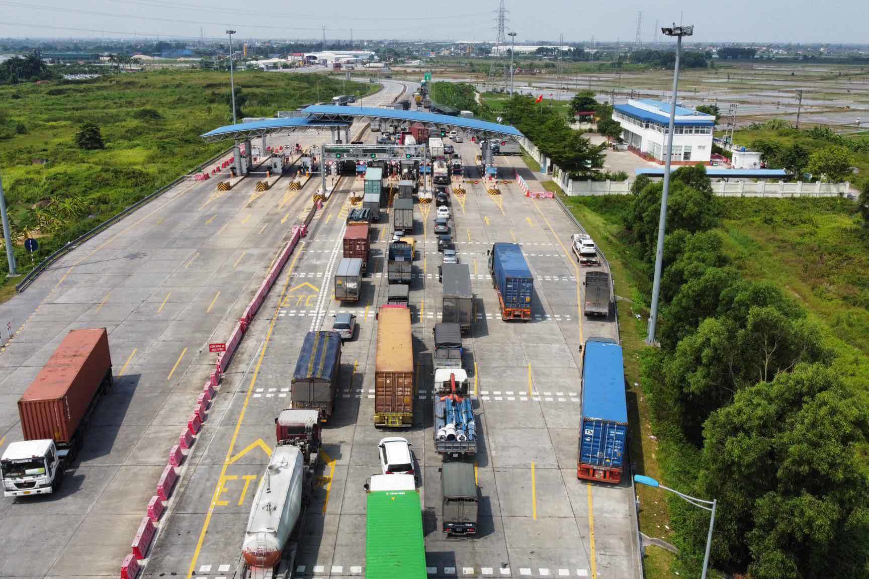 Không dán thẻ thu phí tự động, ô tô không được đi vào đường cao tốc ảnh 1 Không dán thẻ thu phí tự động, ô tô không được đi vào đường cao tốc?