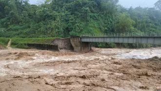 40m bờ kè suối Thia tại tổ dân phố Nà Đường, phường Cầu Thia bị sạt lở 