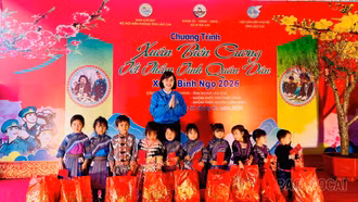 Tỉnh đoàn Lào Cai tổ chức "Xuân biên cương" cho người dân và thiếu nhi Si Ma Cai