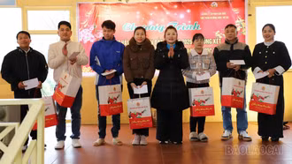 Nghĩa Lộ: Gần 70 suất quà Tết đến với người lao động