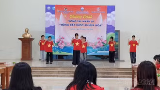 Ấm áp chương trình “Vòng tay nhân ái – Mừng đất nước 80 mùa hoa”
