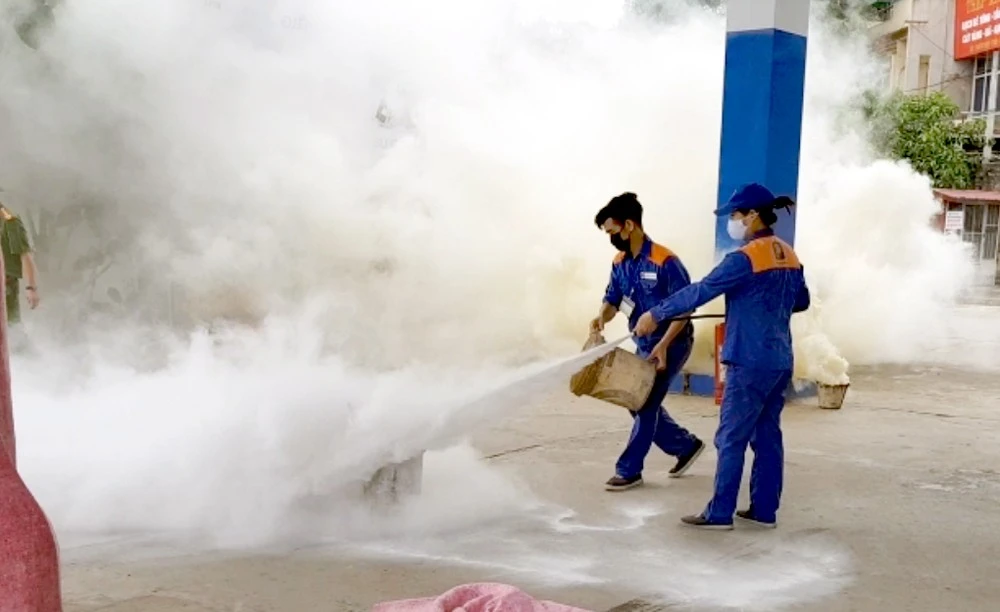Tuân thủ nghiêm pháp luật về an toàn phòng cháy trong đơn vị, doanh nghiệp ảnh 1