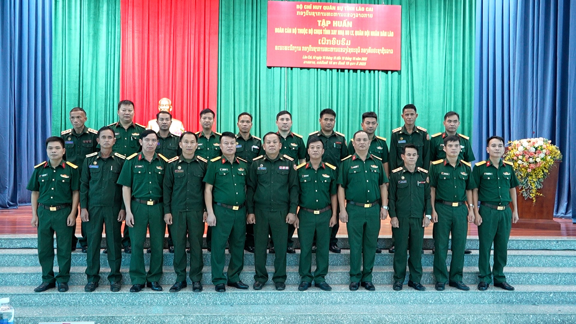 Các đại biểu chụp ảnh lưu niệm tại lớp tập huấn. quan-su.jpg