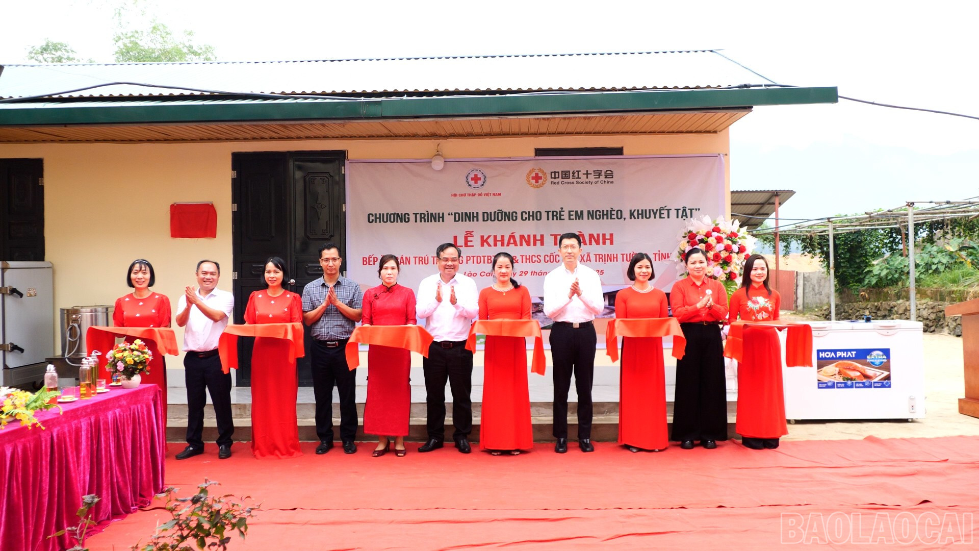 Khánh thành bếp ăn bán trú Trường PTDT bán trú Tiểu học và THCS Cốc Mỳ, xã Trịnh Tường. baolaocai-br_trao-bep-coc-my.jpg