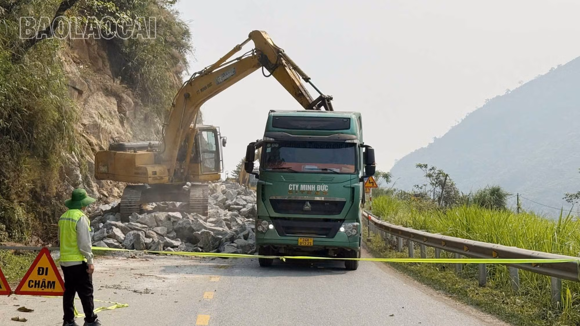 Thi công khắc phục sạt lở trên Tỉnh lộ 155 cần đảm bảo an toàn, thông suốt