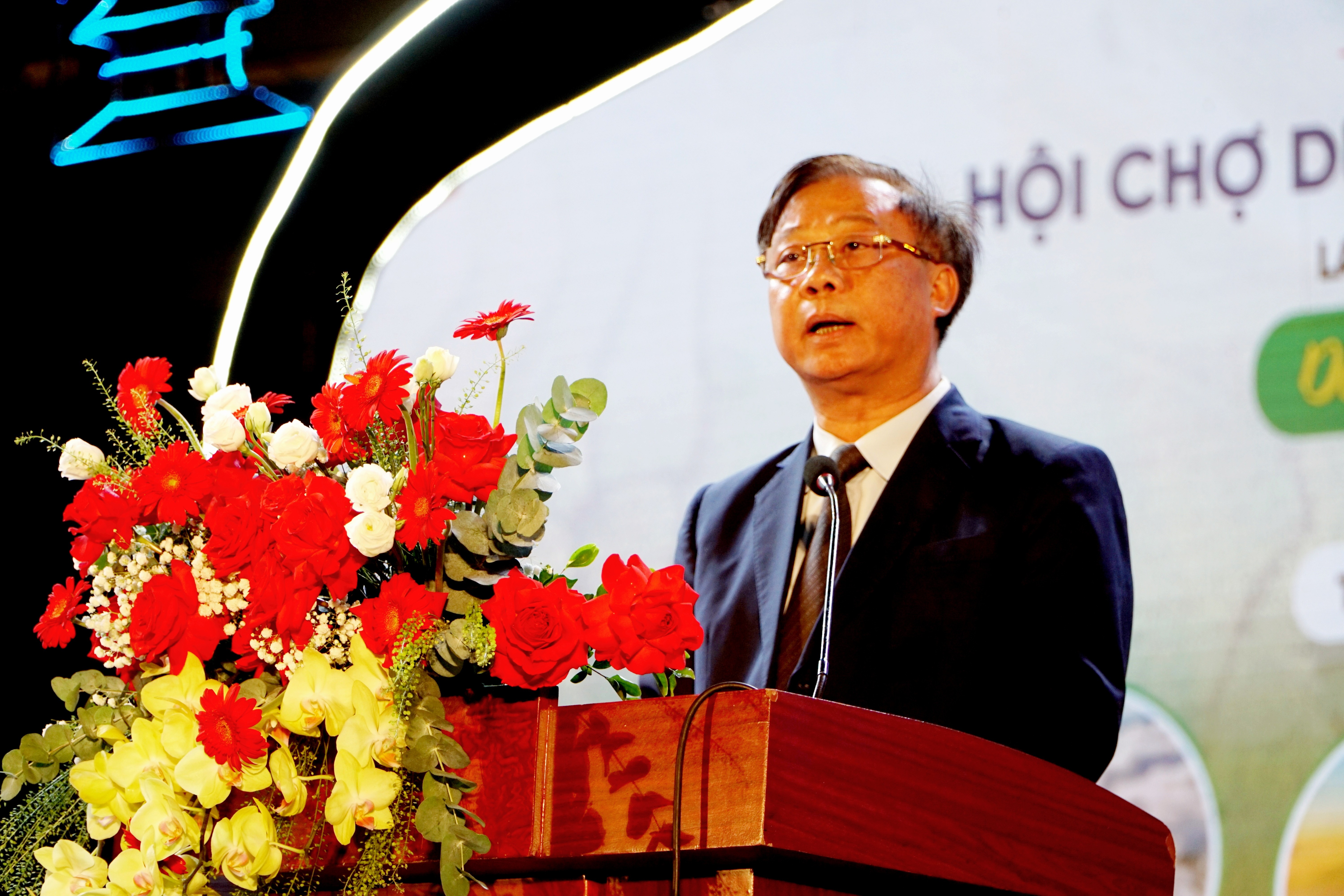 M. Pham Van Thuy, directeur adjoint de l’Administration nationale du tourisme du Vietnam, a pris la parole. img-20250605-213440.jpg