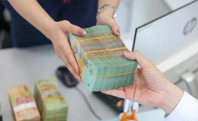 Khi các thị trường đầu tư chính đều có dấu hiệu thiếu ổn định, người dân có tâm lý ưu tiên an toàn vốn hơn lợi nhuận kỳ vọng. lai-suat-ngan-hang-hom-nay.jpg