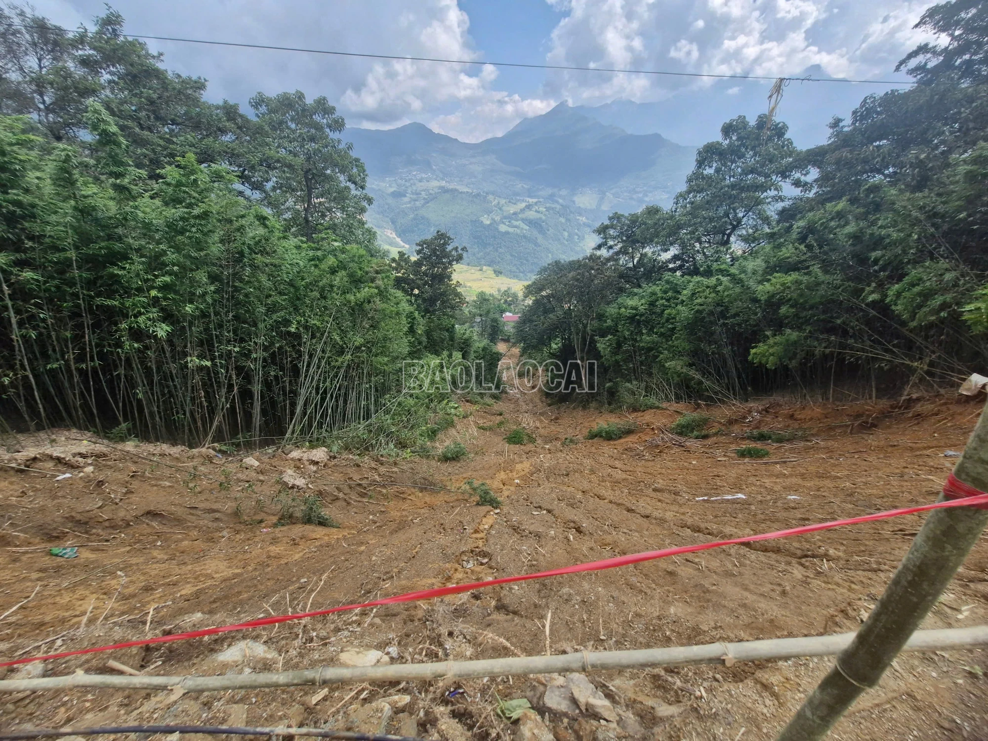 Vị trí sập 4 ngôi nhà khiến 7 người chết tại thôn Phìn Chải 2, xã A Lù.