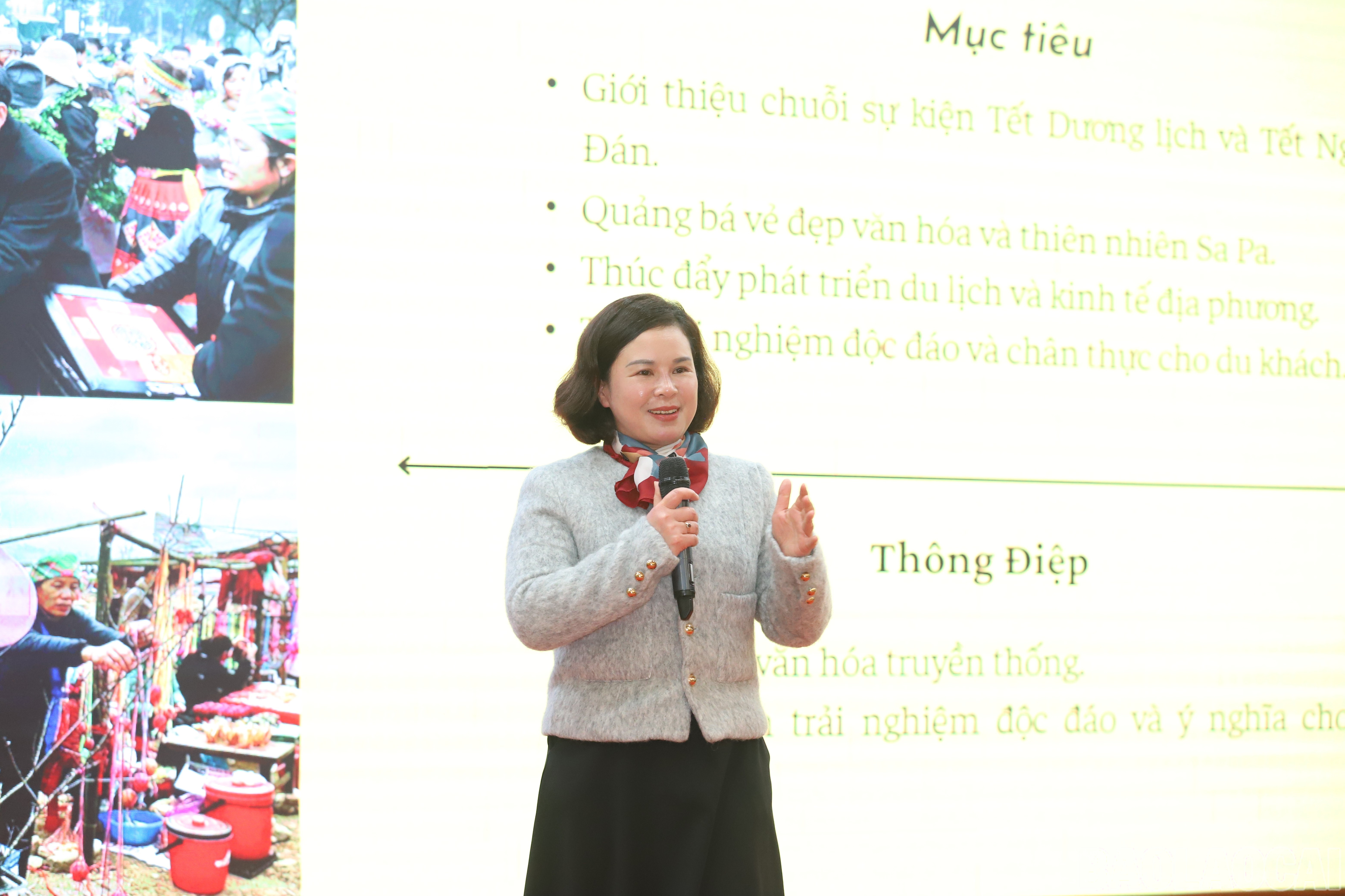 Đại diện Phòng Văn hóa - Thông tin thị xã Sa Pa thông tin về các sự kiện văn hóa, du lịch đặc sắc.