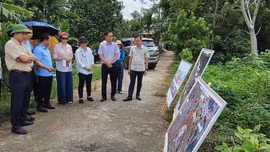 Đoàn công tác của ADB tại Việt Nam khảo sát thực địa Dự án chống ngập úng ven sông Hồng