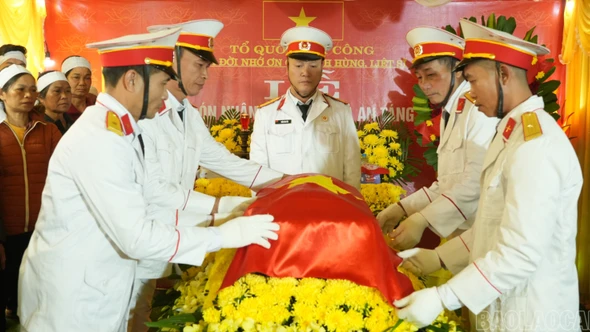 Xã Trấn Yên đón nhận và an táng hài cốt liệt sĩ Trịnh Xuân Chính