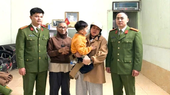 Công an phường Lào Cai nhanh chóng tìm thấy cháu bé đi lạc