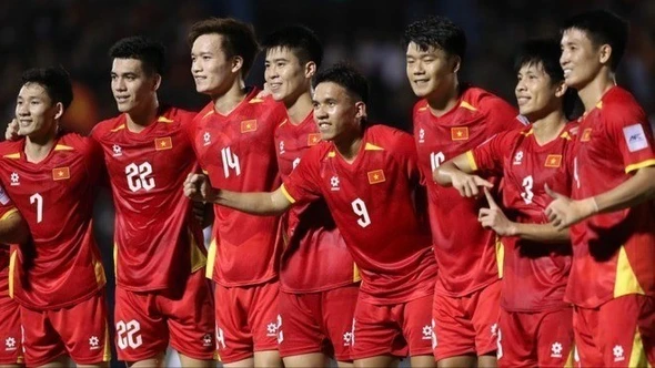 Tuyển Việt Nam tụt hạng FIFA, bị Indonesia áp sát