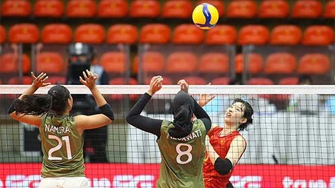 "Búa máy" Thanh Thúy tỏa sáng giúp bóng chuyền Việt Nam vào bán kết SEA Games 33