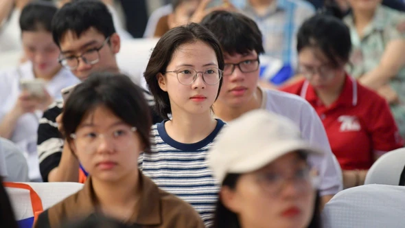 Điểm sàn nhiều trường ở TPHCM đồng loạt giảm