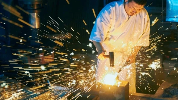 Thợ rèn kiếm Nhật Bản thực hiện nghi lễ đón năm mới