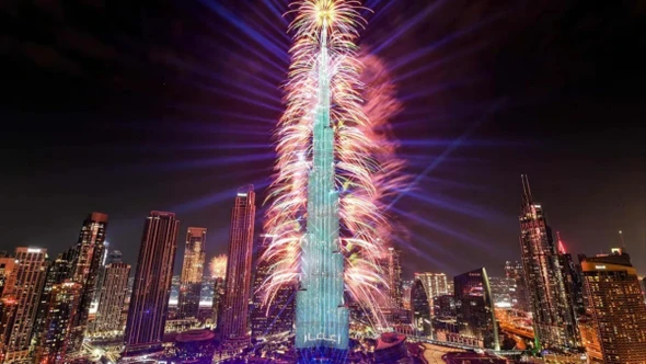 Thủ đô của UAE được thắp sáng đón chờ năm mới 2026