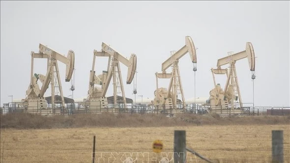 Giá dầu hạ nhiệt trước các nỗ lực tăng nguồn cung