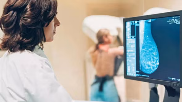 Trung Quốc là nước đầu tiên phê duyệt điều trị ung thư vú bằng thuốc Enhertu