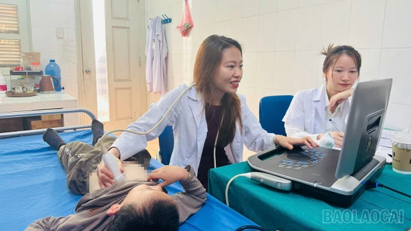 Hơn 300 trẻ em được khám sàng lọc tim bẩm sinh tại Bắc Hà