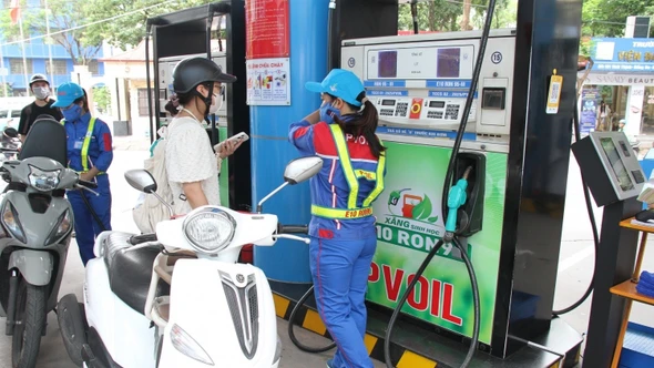 Người dùng đã dần thích nghi sau khi thí điểm xăng sinh học E10