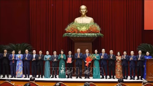 Hội nghị công bố Quyết định của Bộ Chính trị về công tác cán bộ