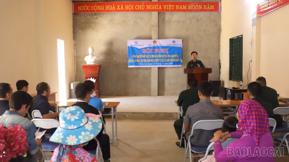 Si Ma Cai tuyên truyền pháp luật cho người dân thôn Cán Cấu