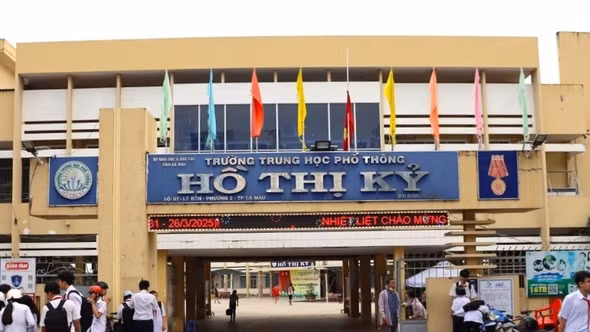 Thí sinh tại Cà Mau thừa nhận dùng điện thoại, sẽ bị hủy kết quả thi tốt nghiệp