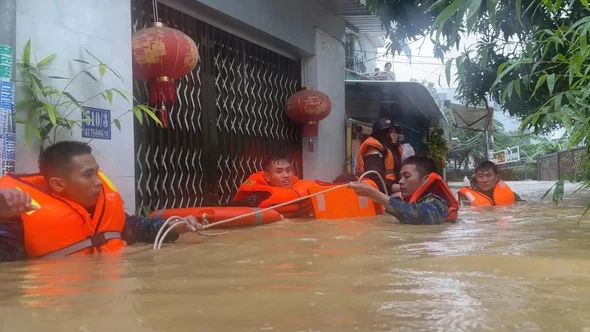 Vì sao Nam Trung Bộ phải gánh chịu trận lụt chưa từng có?