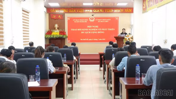Bản Liền học tập kinh nghiệm phát triển du lịch cộng đồng tại Sin Suối Hồ