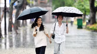 Nhiều nơi trên cả nước có mưa, Hà Nội dịu mát 31 độ