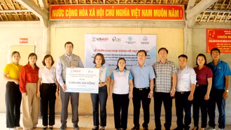 Phát tiền hỗ trợ khẩn cấp cho 902 hộ ở Bảo Yên bị ảnh hưởng bởi bão số 3