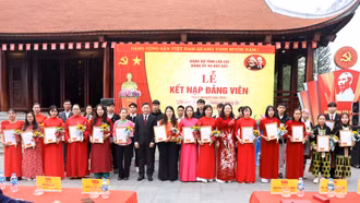 Đảng bộ xã Bát Xát kết nạp thêm 27 đảng viên