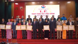 Một số đảng bộ địa phương tổ chức kỷ niệm ngày thành lập Đảng và trao tặng Huy hiệu Đảng